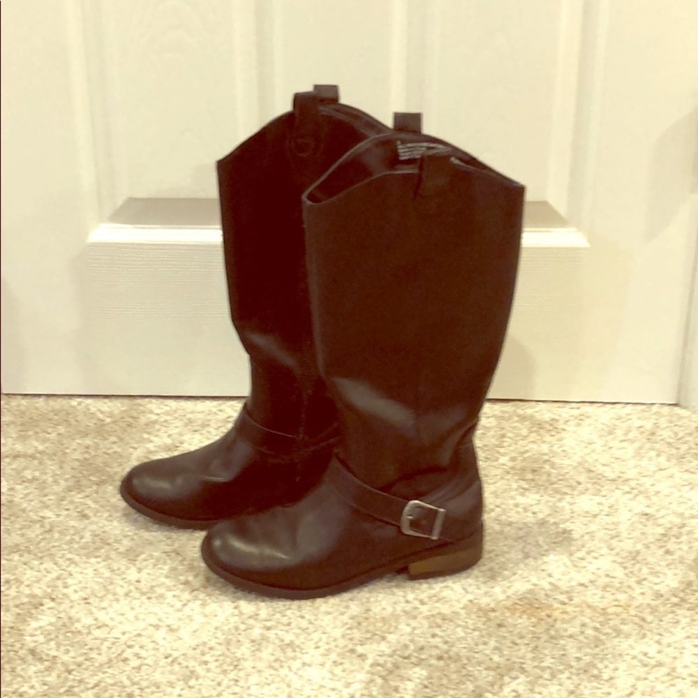 Black boots